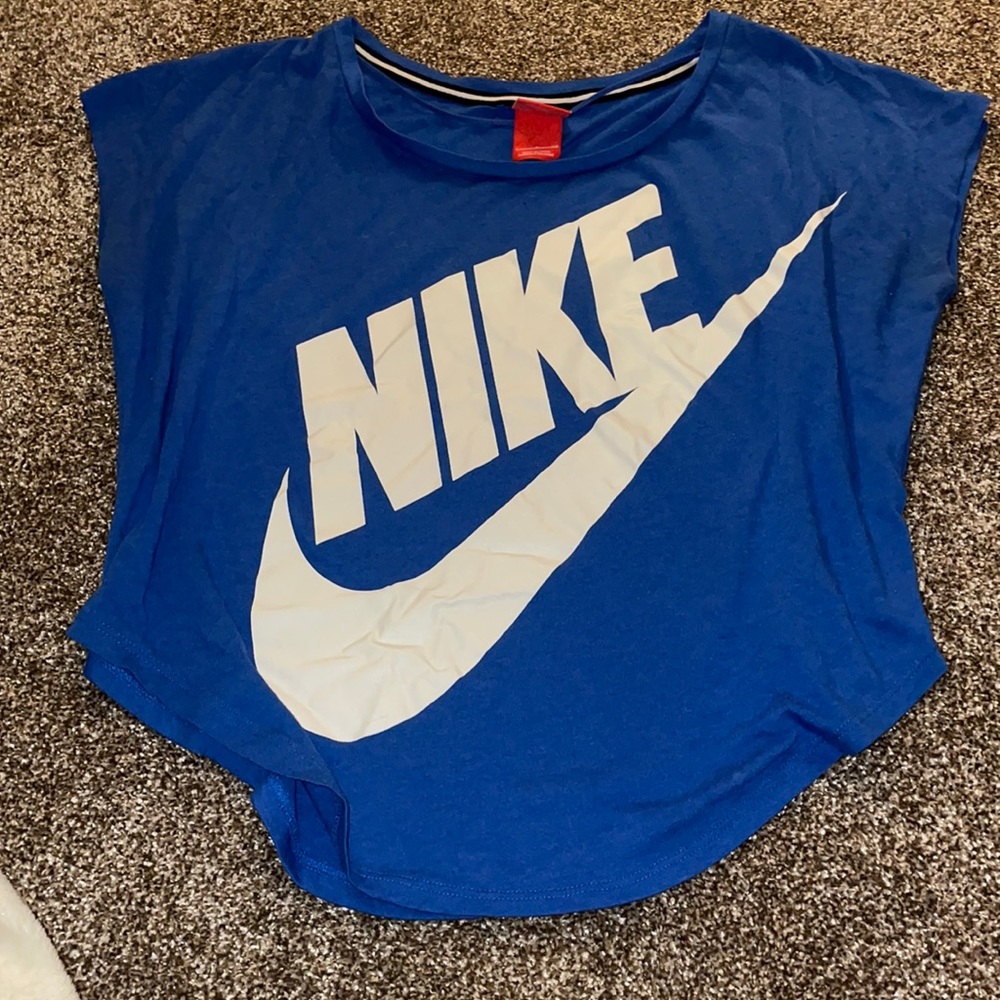 Women’s Nike shirt
